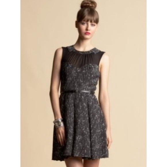 BEBE TWEED BLACK WHITE ILLUSION NECKLINE WORK 4
